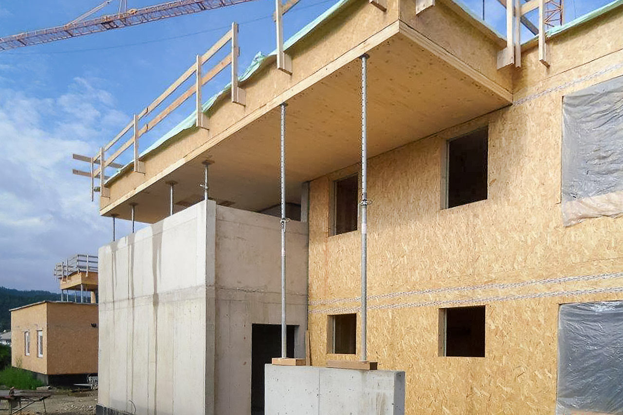 Mischbauweise Betonkern mit Holzaußenwänden und -decken